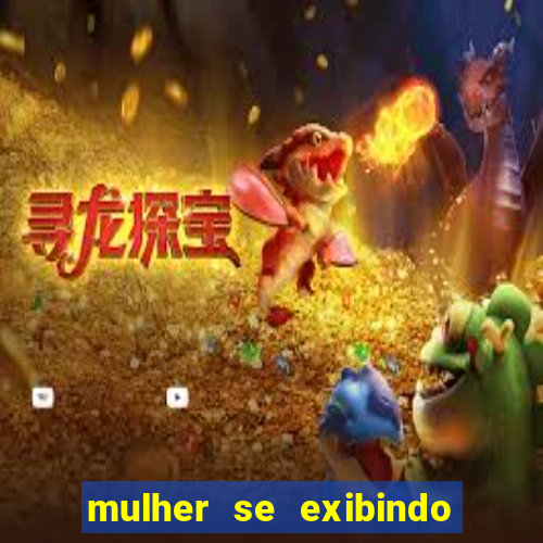 mulher se exibindo ao vivo